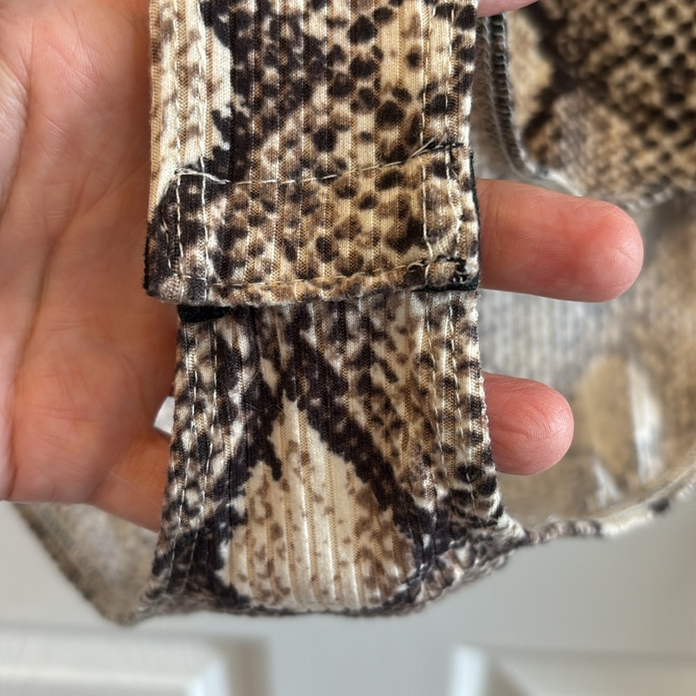 Animal print short sleeved body suit - Picture 3 of 15